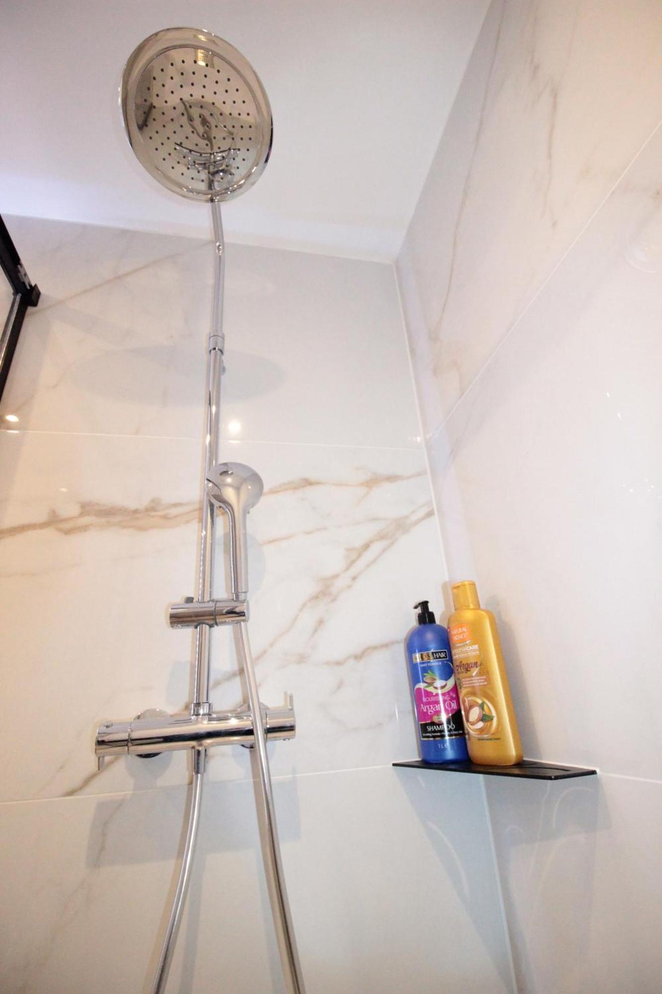 Luxury Studio, Rez De Chaussee, Parking Prive Video Surveillance, Canape Haute Qualite Convertible Couchage 2 Personnes, Centre Ville Proche, Restaurant, Boulangerie 2 Minutes A Pied, Terrasse - 800Metre Carre De Terrain - Gere Par Presta-Zen'Service Verdun-sur-Meuse Exteriör bild