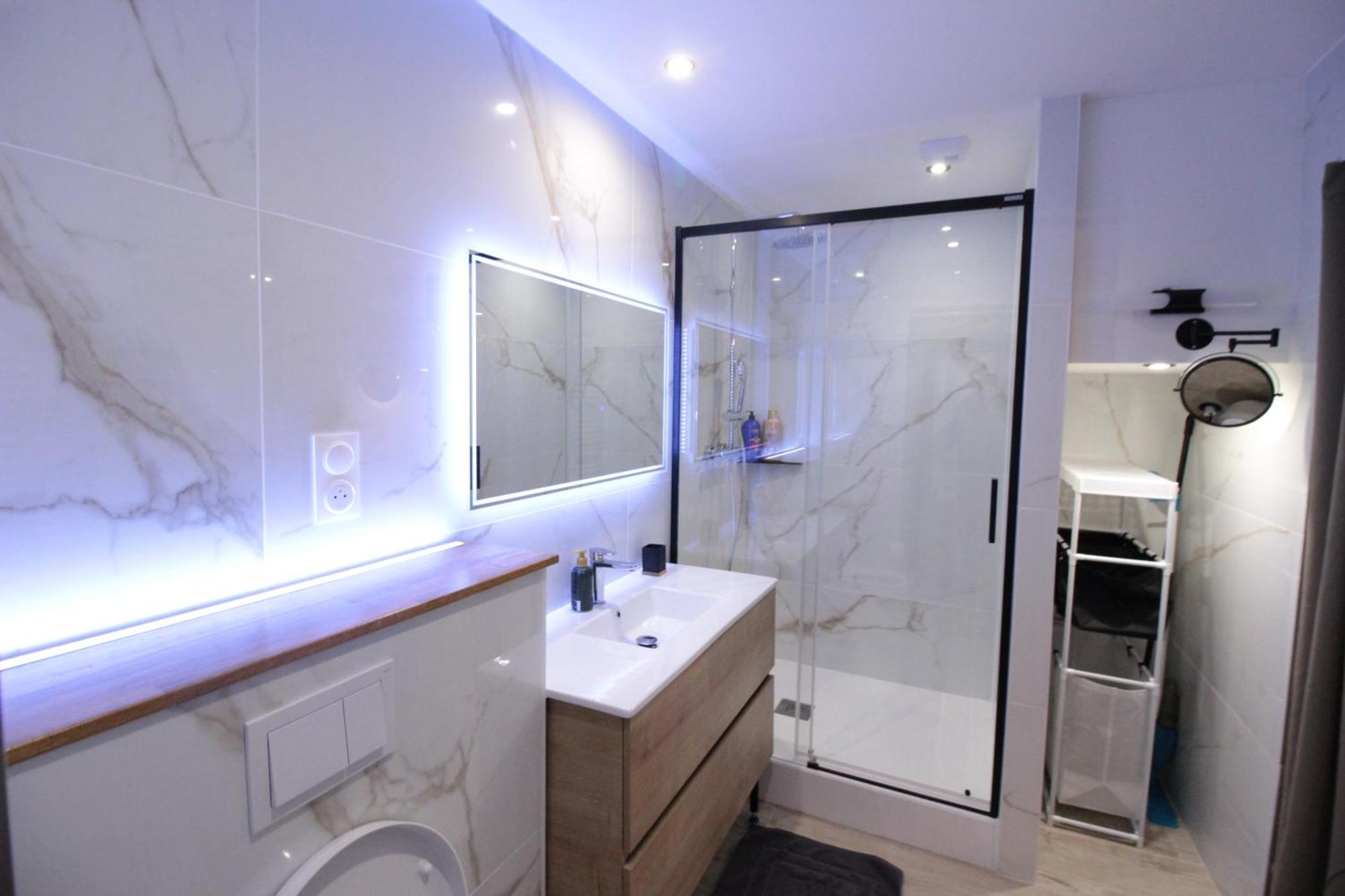 Luxury Studio, Rez De Chaussee, Parking Prive Video Surveillance, Canape Haute Qualite Convertible Couchage 2 Personnes, Centre Ville Proche, Restaurant, Boulangerie 2 Minutes A Pied, Terrasse - 800Metre Carre De Terrain - Gere Par Presta-Zen'Service Verdun-sur-Meuse Exteriör bild
