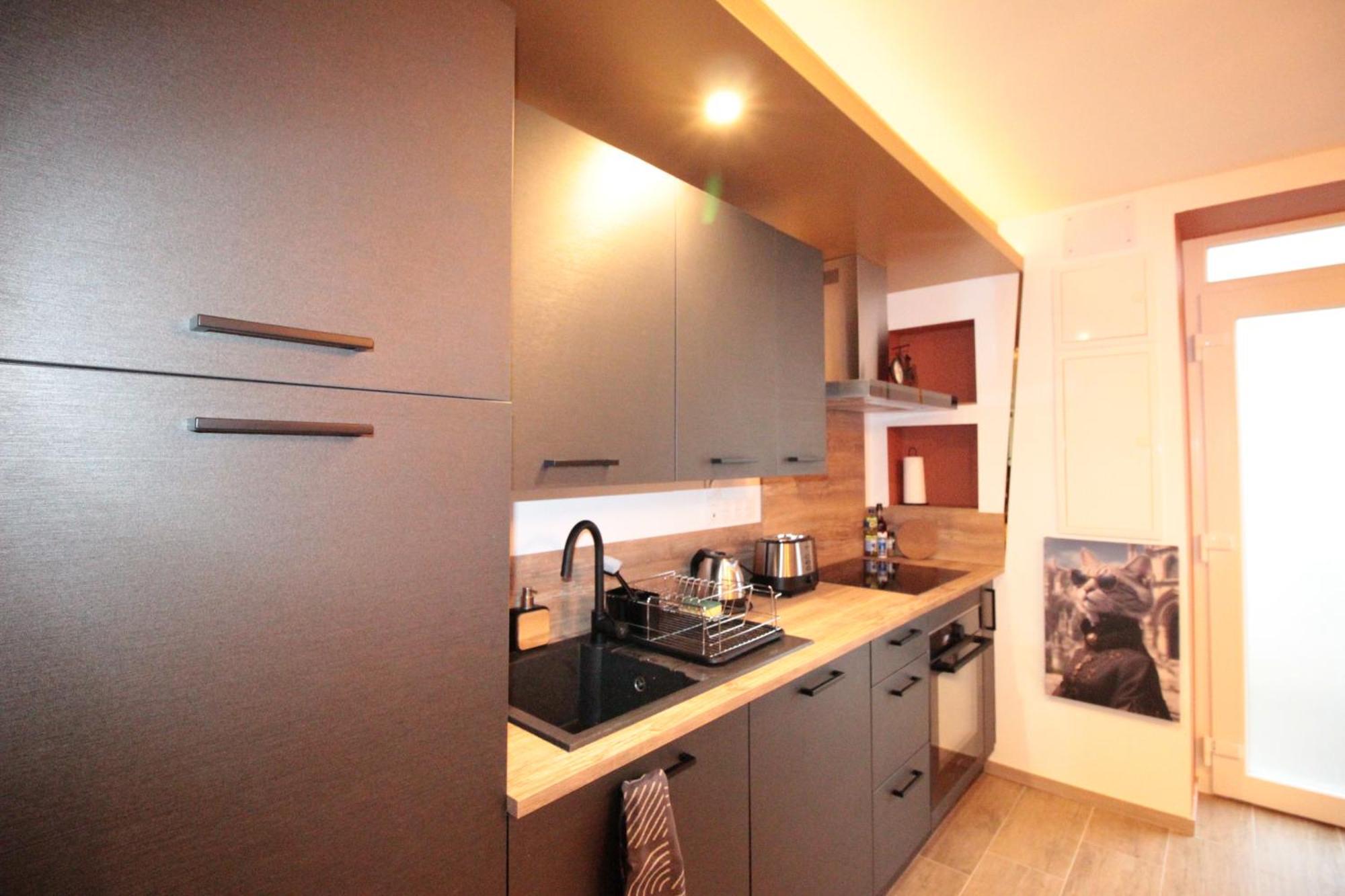 Luxury Studio, Rez De Chaussee, Parking Prive Video Surveillance, Canape Haute Qualite Convertible Couchage 2 Personnes, Centre Ville Proche, Restaurant, Boulangerie 2 Minutes A Pied, Terrasse - 800Metre Carre De Terrain - Gere Par Presta-Zen'Service Verdun-sur-Meuse Exteriör bild
