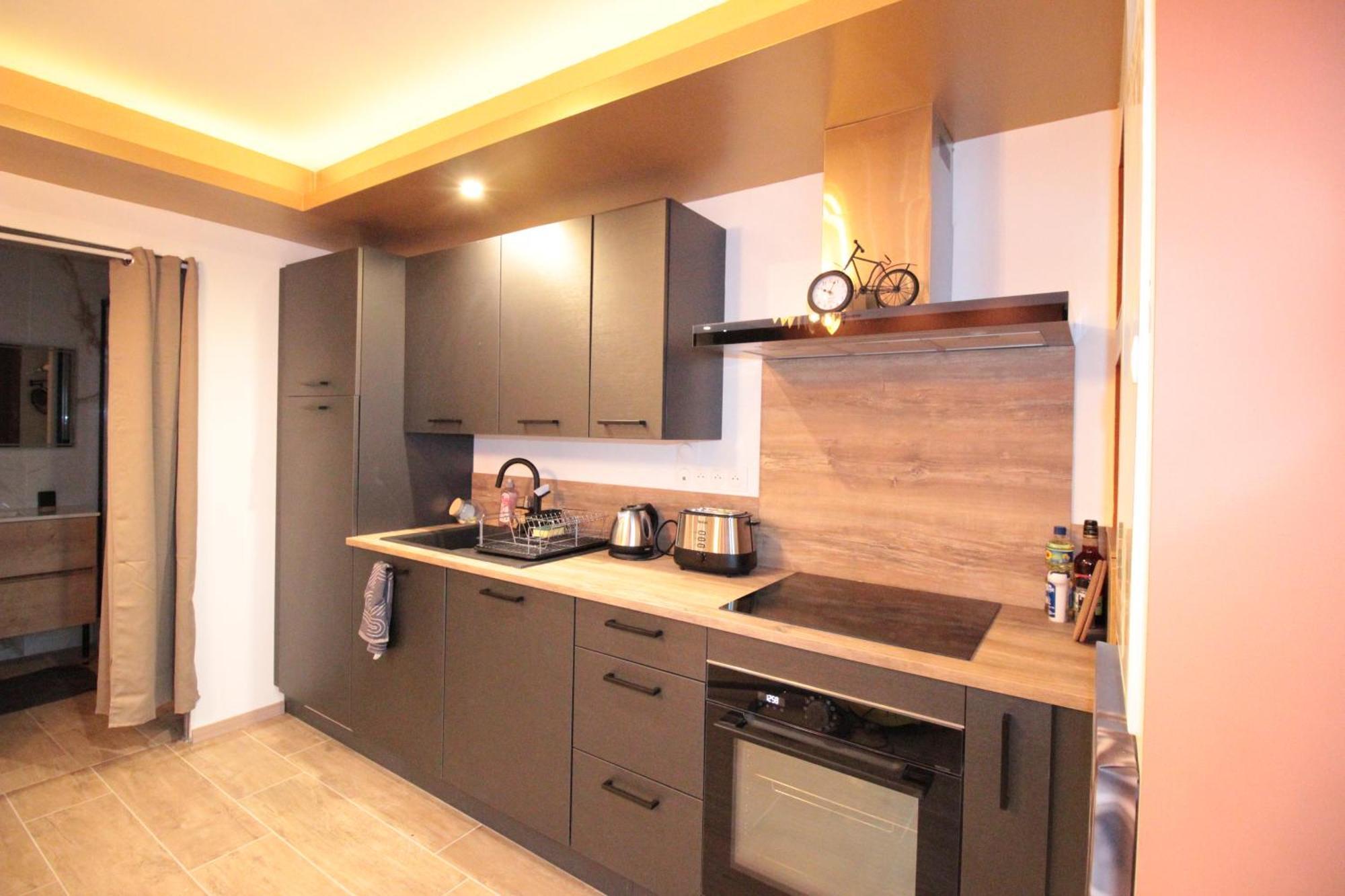 Luxury Studio, Rez De Chaussee, Parking Prive Video Surveillance, Canape Haute Qualite Convertible Couchage 2 Personnes, Centre Ville Proche, Restaurant, Boulangerie 2 Minutes A Pied, Terrasse - 800Metre Carre De Terrain - Gere Par Presta-Zen'Service Verdun-sur-Meuse Exteriör bild