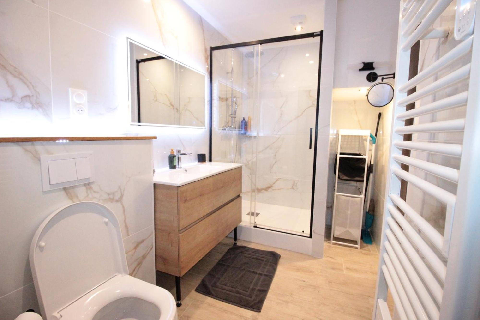 Luxury Studio, Rez De Chaussee, Parking Prive Video Surveillance, Canape Haute Qualite Convertible Couchage 2 Personnes, Centre Ville Proche, Restaurant, Boulangerie 2 Minutes A Pied, Terrasse - 800Metre Carre De Terrain - Gere Par Presta-Zen'Service Verdun-sur-Meuse Exteriör bild